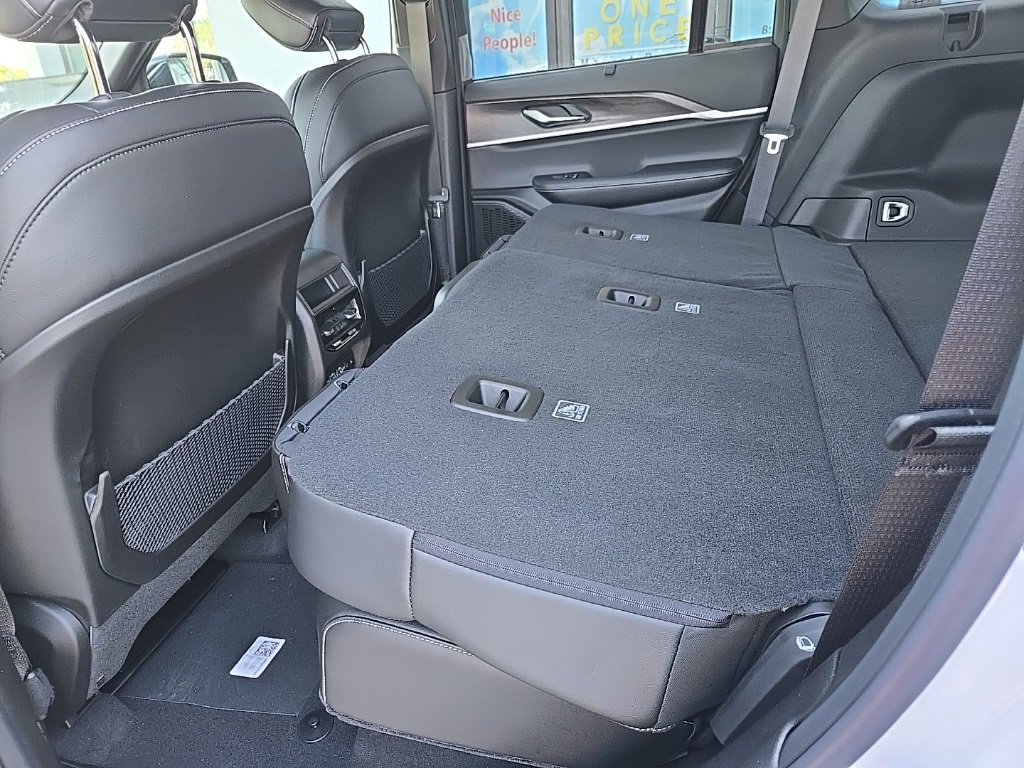 New 2025 Jeep Grand Cherokee Limited w/ Luxury Tech Group II image 91