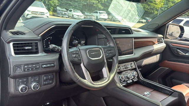 Used 2023 GMC Yukon Denali Ultimate AWD/4WD image 29