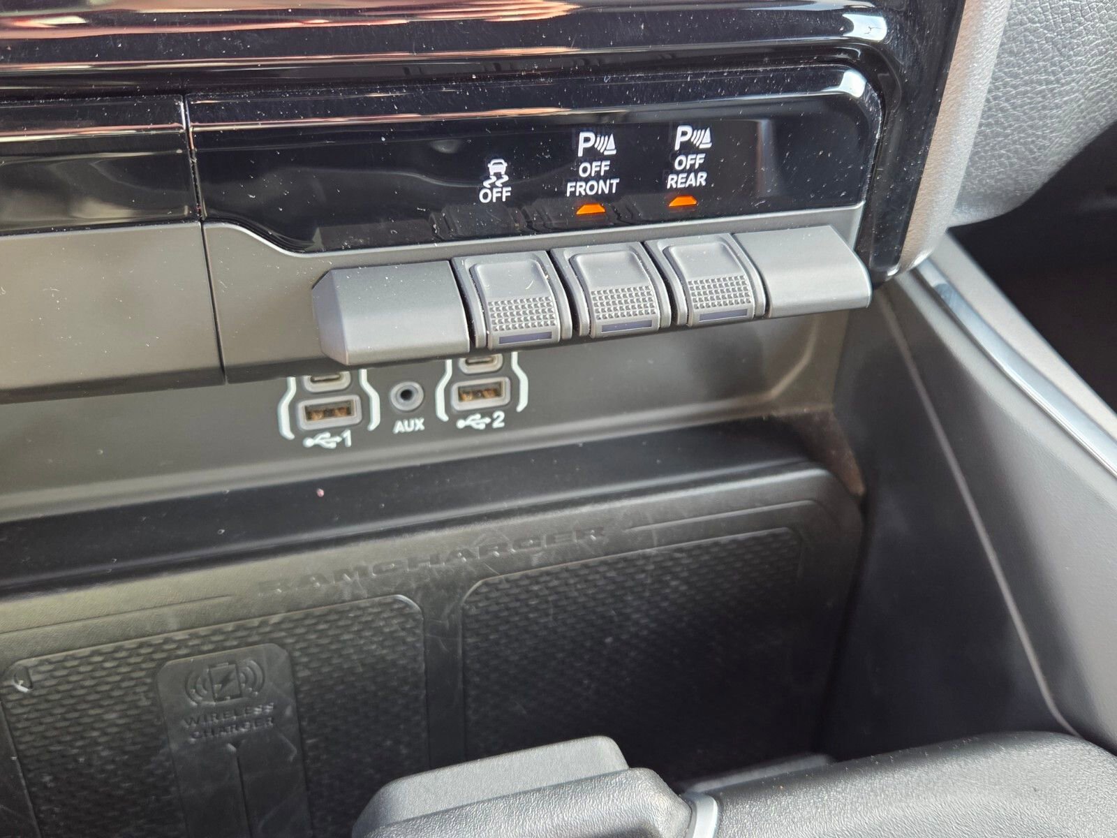 Used 2025 RAM 1500 Laramie image 24