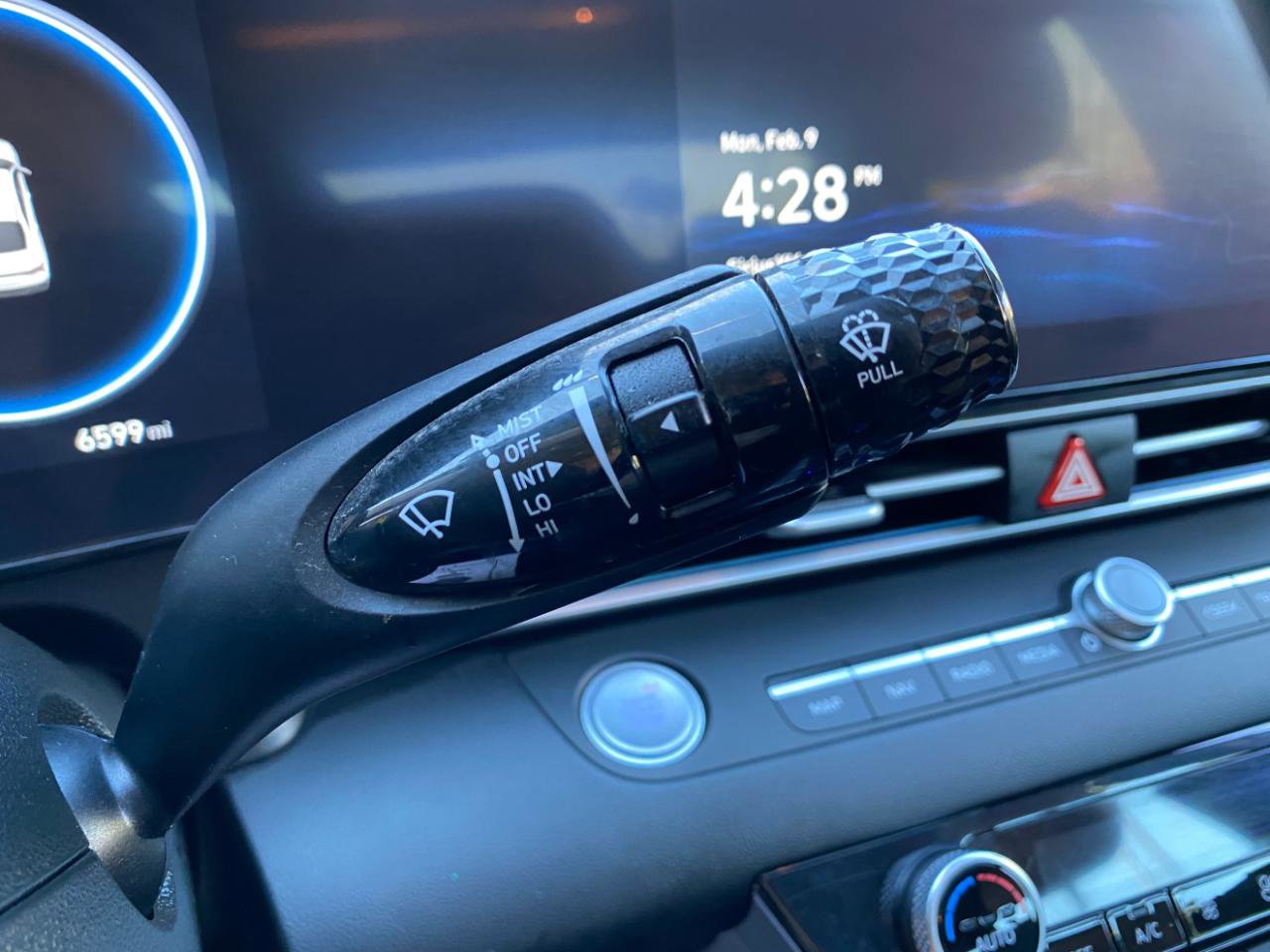 Used 2025 Hyundai Elantra Limited image 62