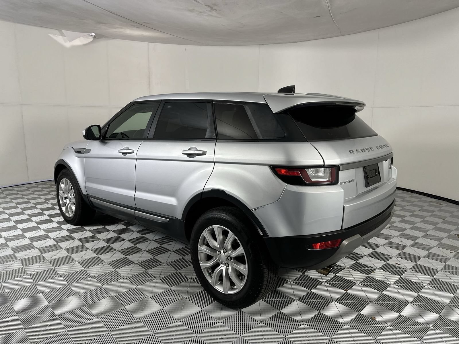 Used 2017 Land Rover Range Rover Evoque SE AWD/4WD image 6