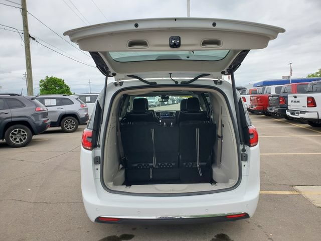 Used 2022 Chrysler Pacifica Limited FWD image 31