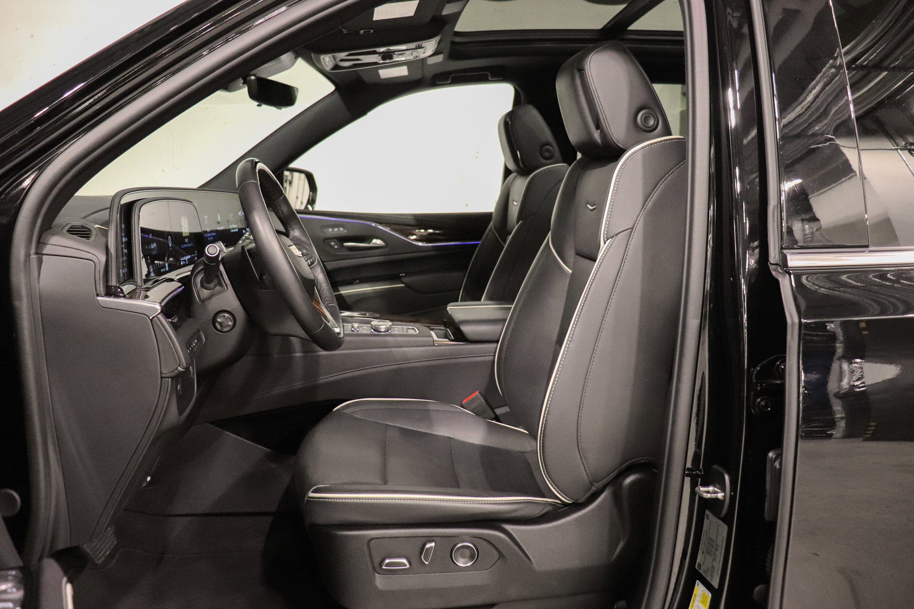 Used 2023 Cadillac Escalade ESV Premium Luxury image 13