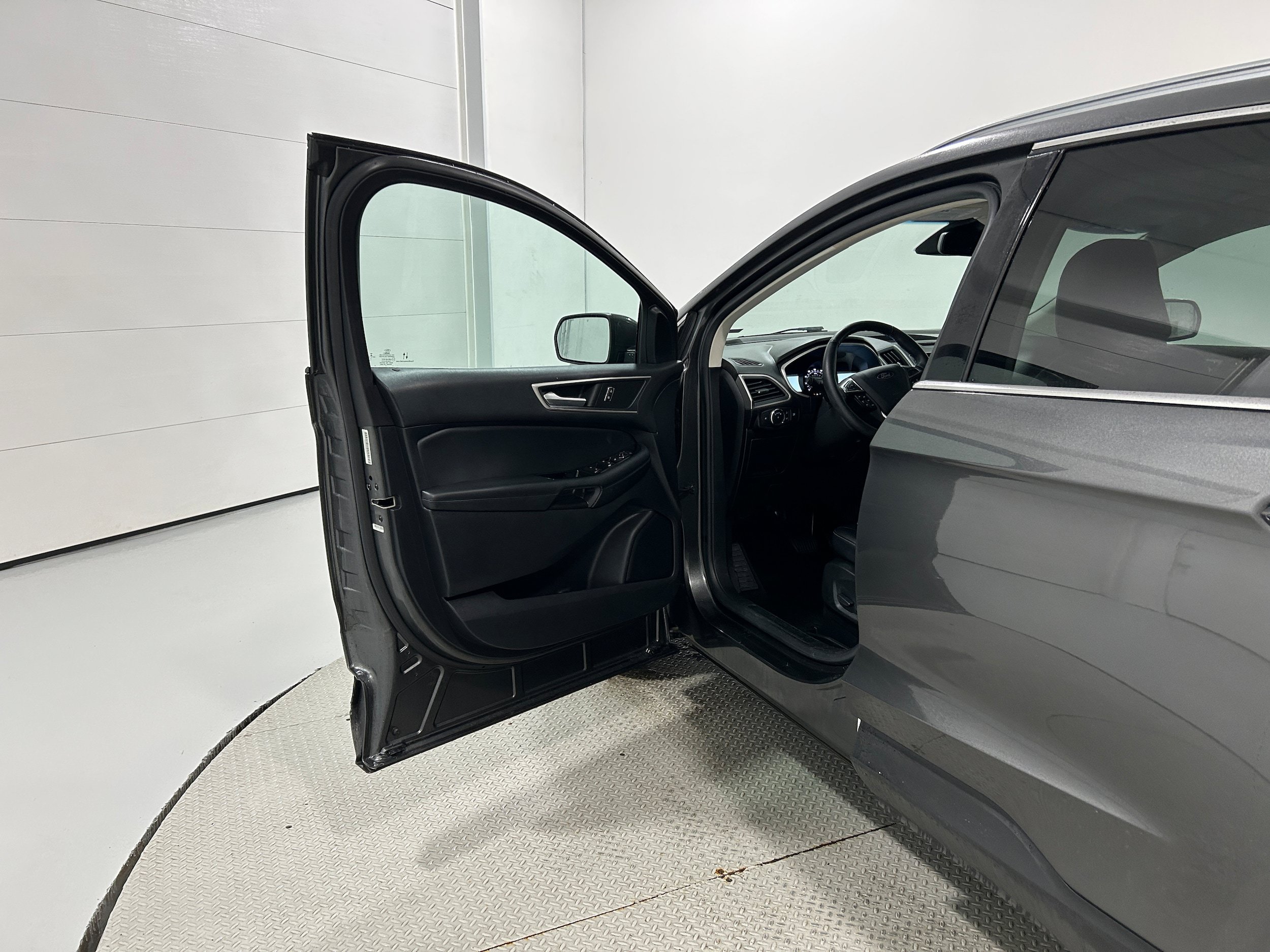 Used 2020 Ford Edge SEL AWD/4WD image 23
