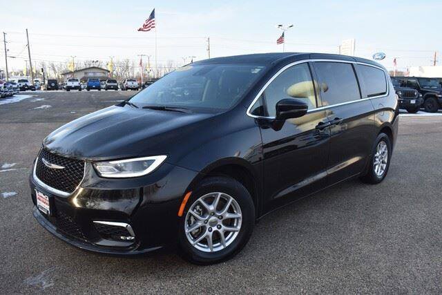 Used 2024 Chrysler Pacifica Touring-L FWD image 13