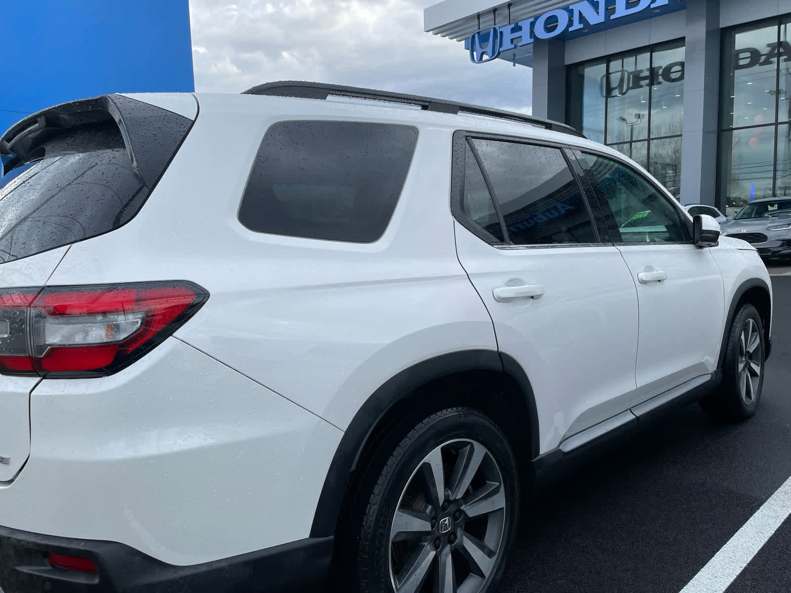 Used 2023 Honda Pilot Elite image 5