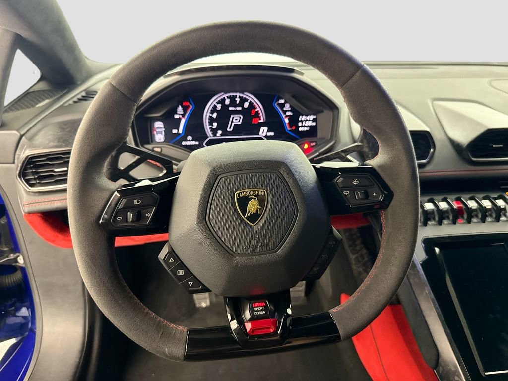 Used 2020 Lamborghini Huracan EVO image 11