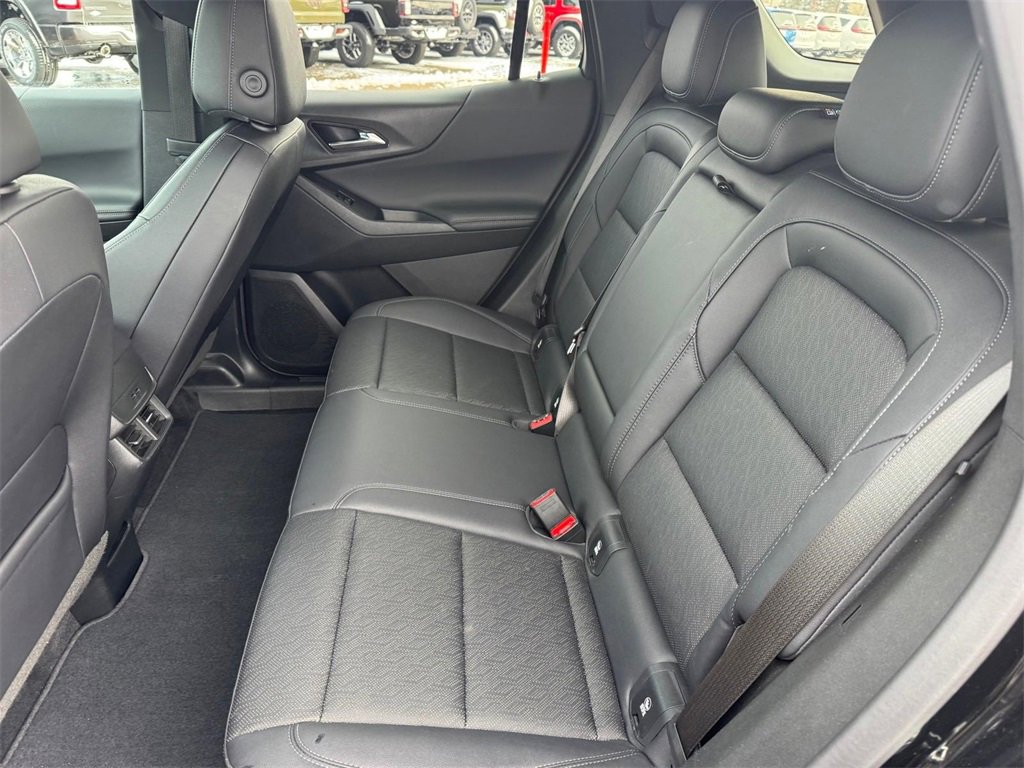 Used 2025 Chevrolet Equinox LT w/ Convenience Package II image 9