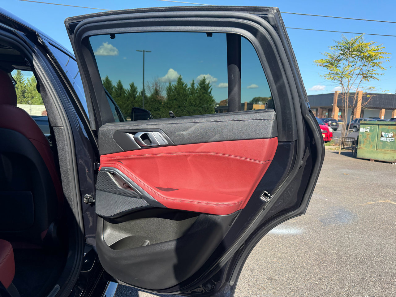 Used 2021 BMW X6 xDrive40i w/ Premium Essential Package image 24