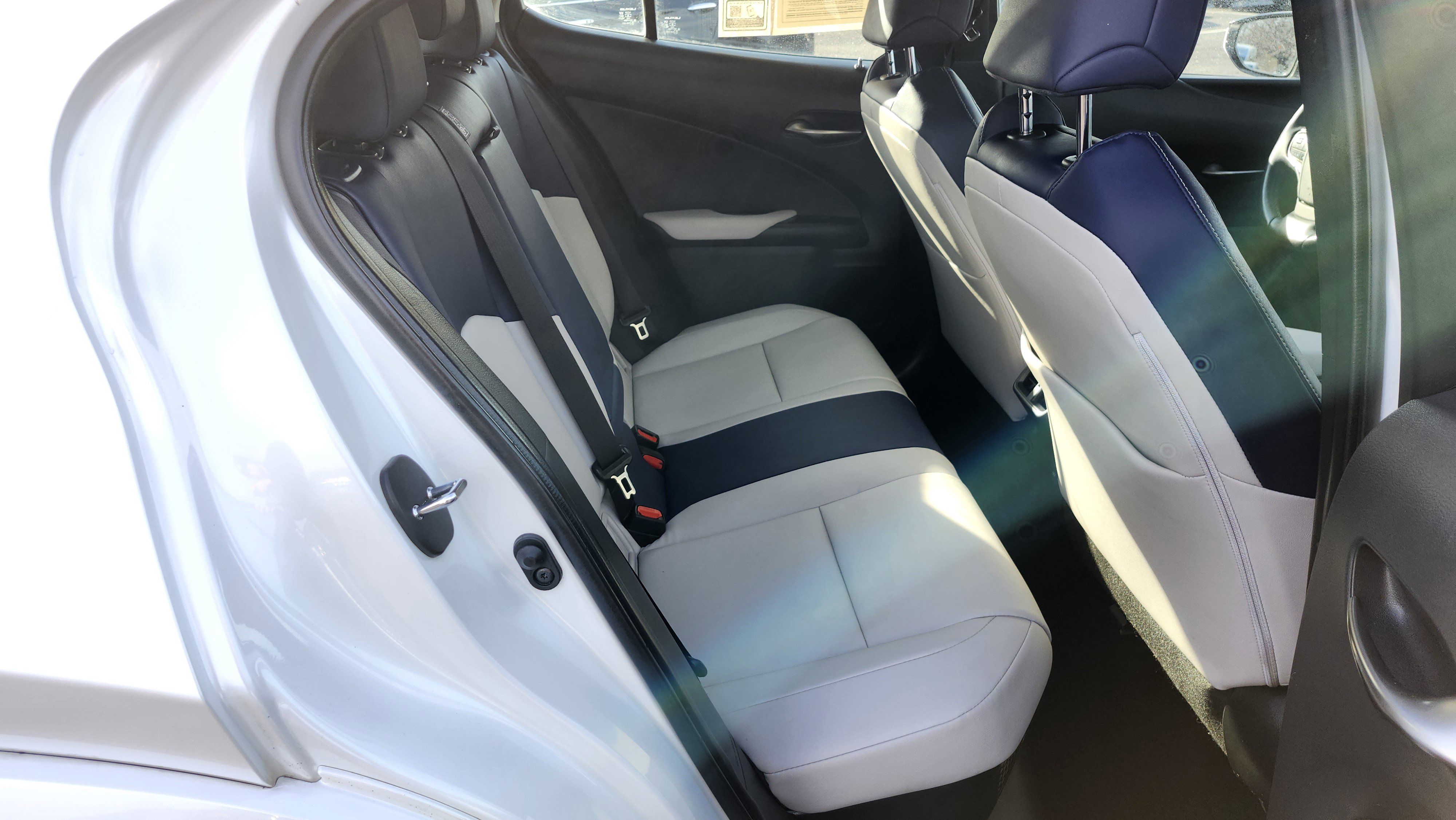 Used 2022 Lexus UX 250h w/ Premium Package image 20