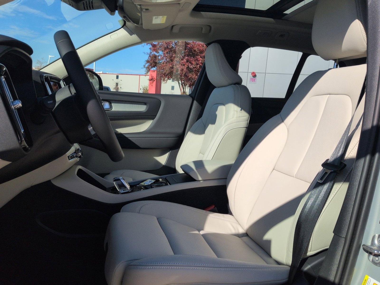 New 2026 Volvo XC40 B5 Ultra w/ Protection Package Premier image 13