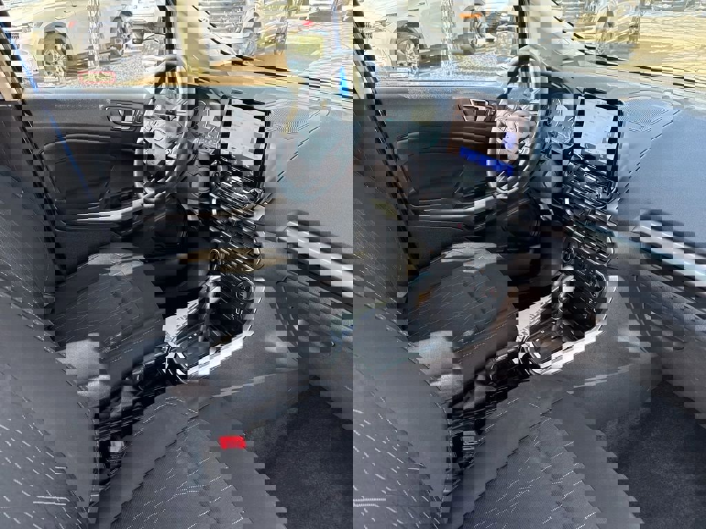 Used 2021 Ford EcoSport SE w/ SE Convenience Package image 28