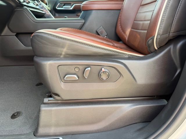 Used 2024 GMC Sierra 3500 Denali Ultimate image 9