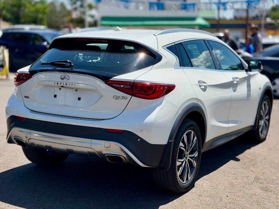 Used 2017 INFINITI QX30 Premium w/ Navigation Package AWD/4WD image 2