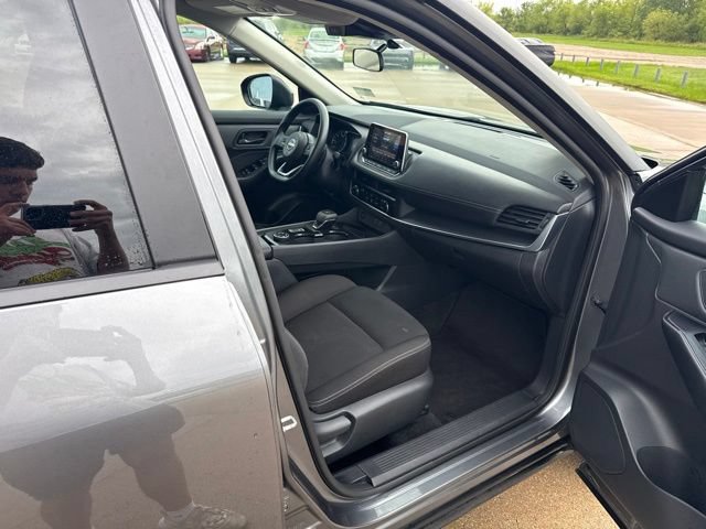 Used 2024 Nissan Rogue S AWD/4WD image 16