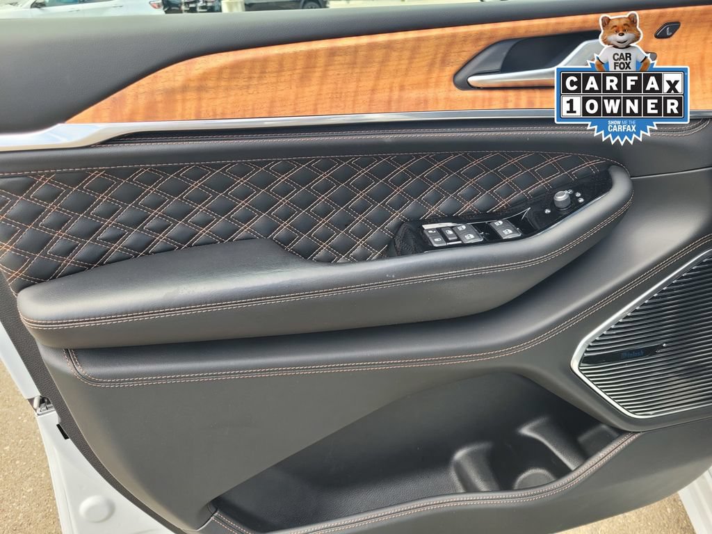 Used 2023 Jeep Grand Cherokee Summit AWD/4WD image 15