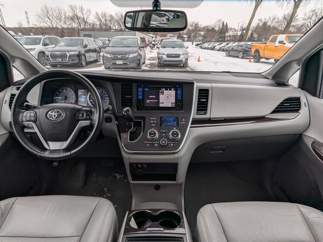 Used 2017 Toyota Sienna XLE w/ XLE Navigation Package image 2