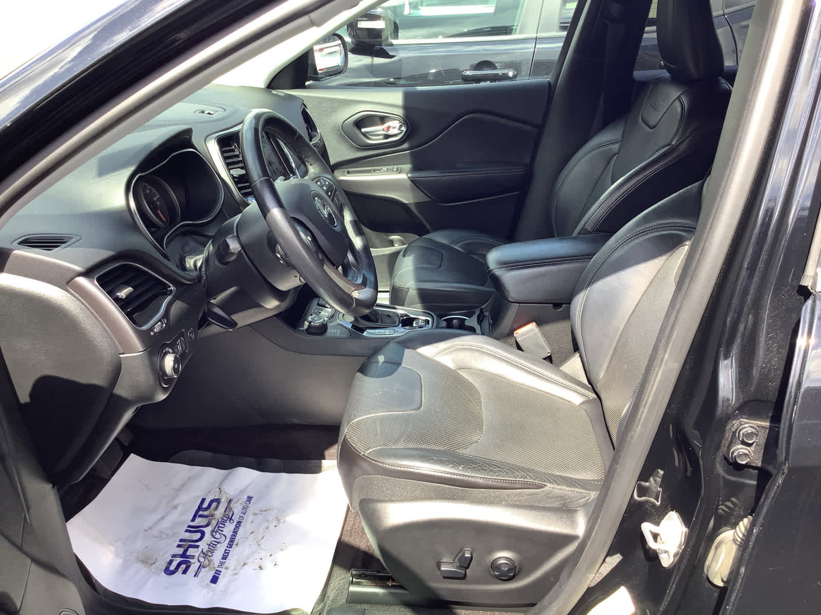 Used 2019 Jeep Cherokee Limited image 6