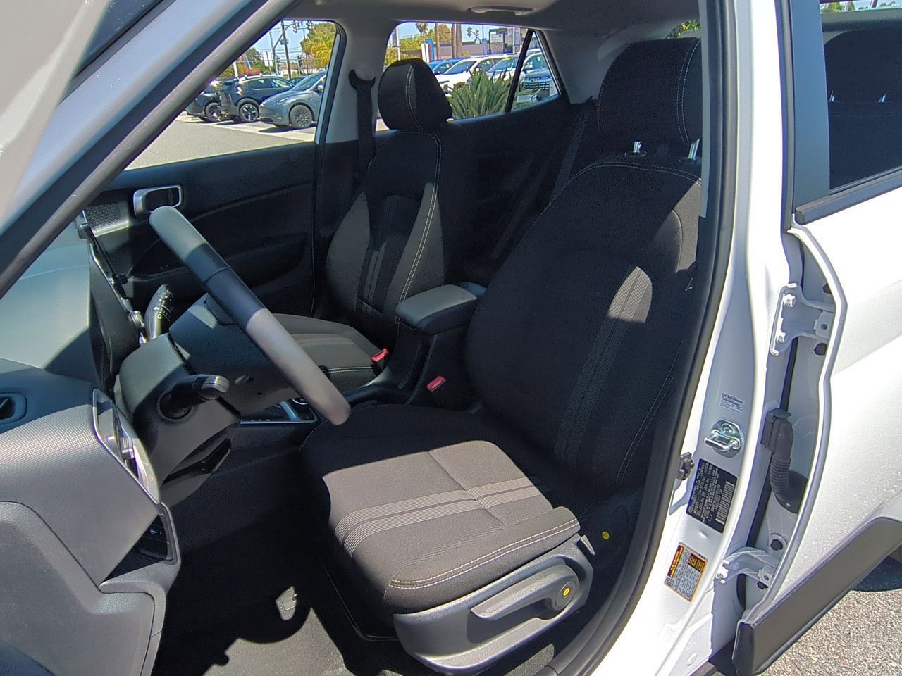 Used 2025 Hyundai Venue SEL FWD image 19