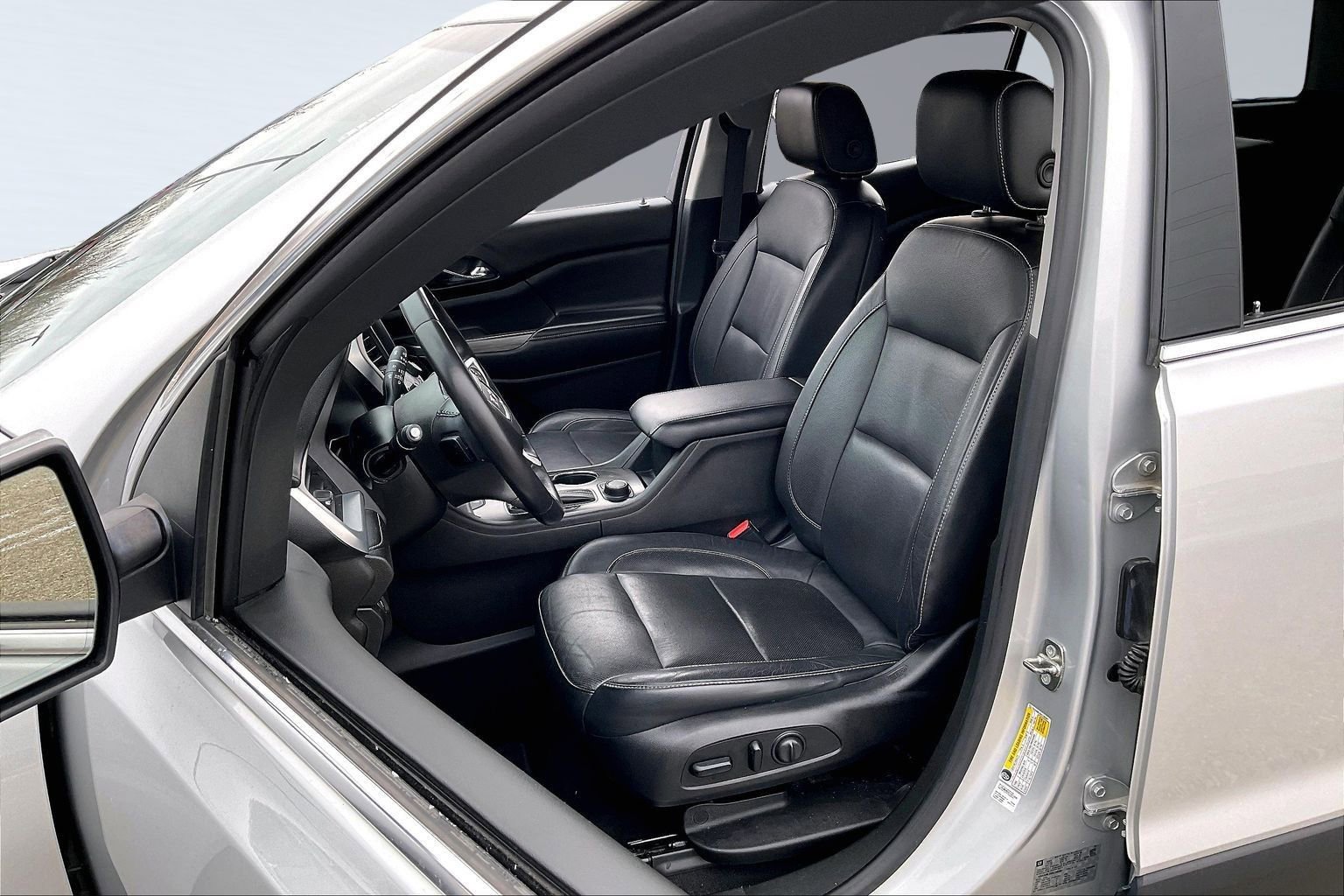 Used 2017 GMC Acadia SLT image 25