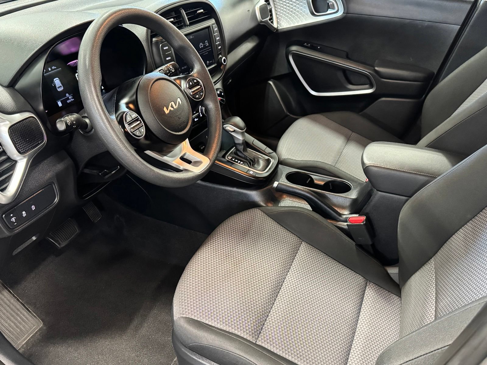 Used 2024 Kia Soul LX w/ Option Group 015 FWD image 16
