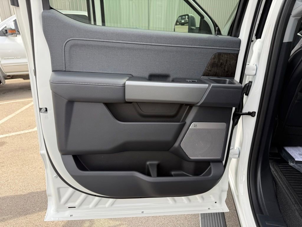 New 2026 Ford F350 4x4 Crew Cab DRW Super Duty image 13