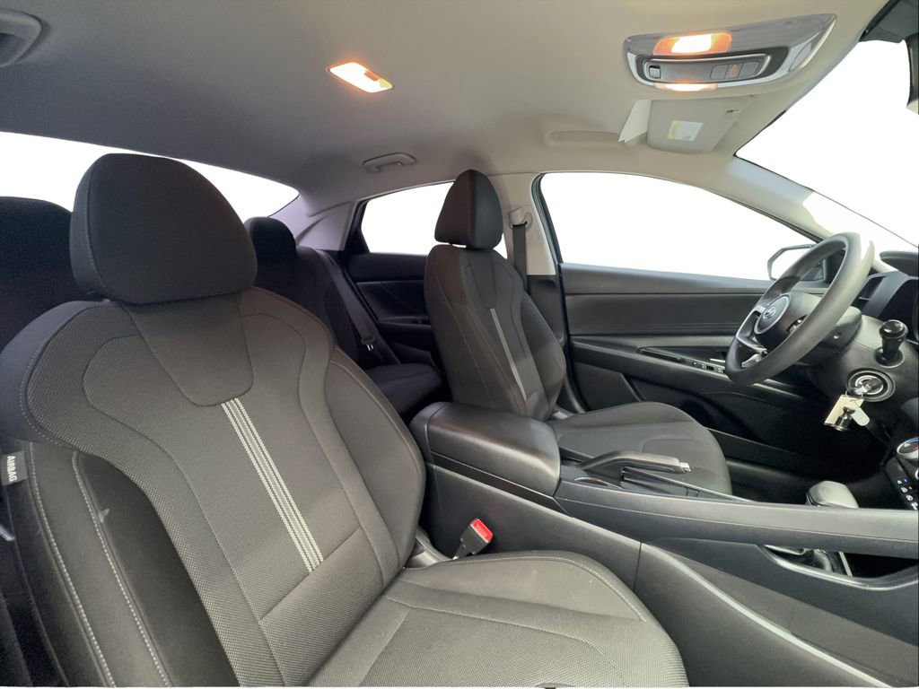 Used 2021 Hyundai Elantra SE FWD image 27