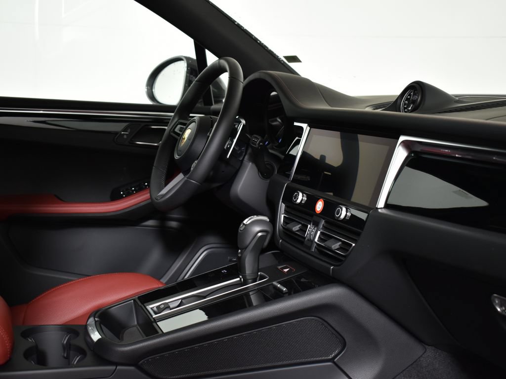 Used 2026 Porsche Macan AWD/4WD image 39