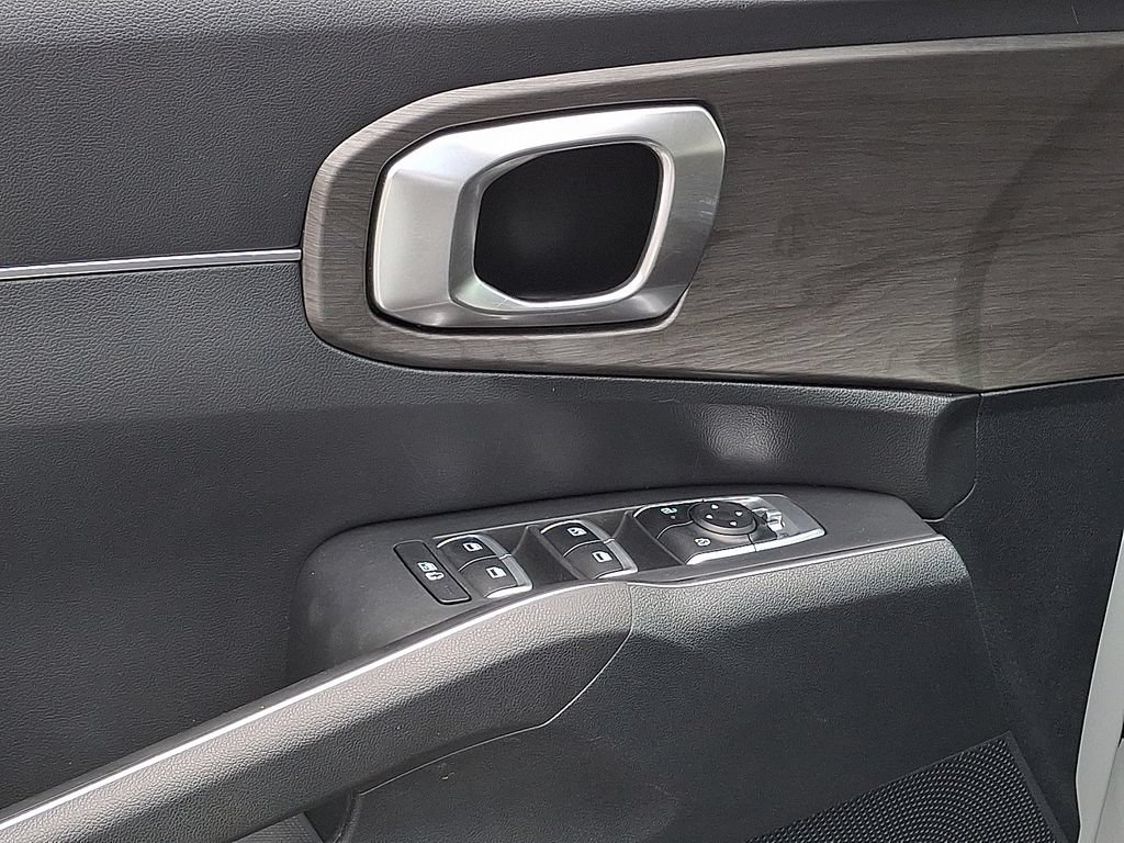 Certified 2025 Kia Sorento X-Line EX AWD/4WD image 13