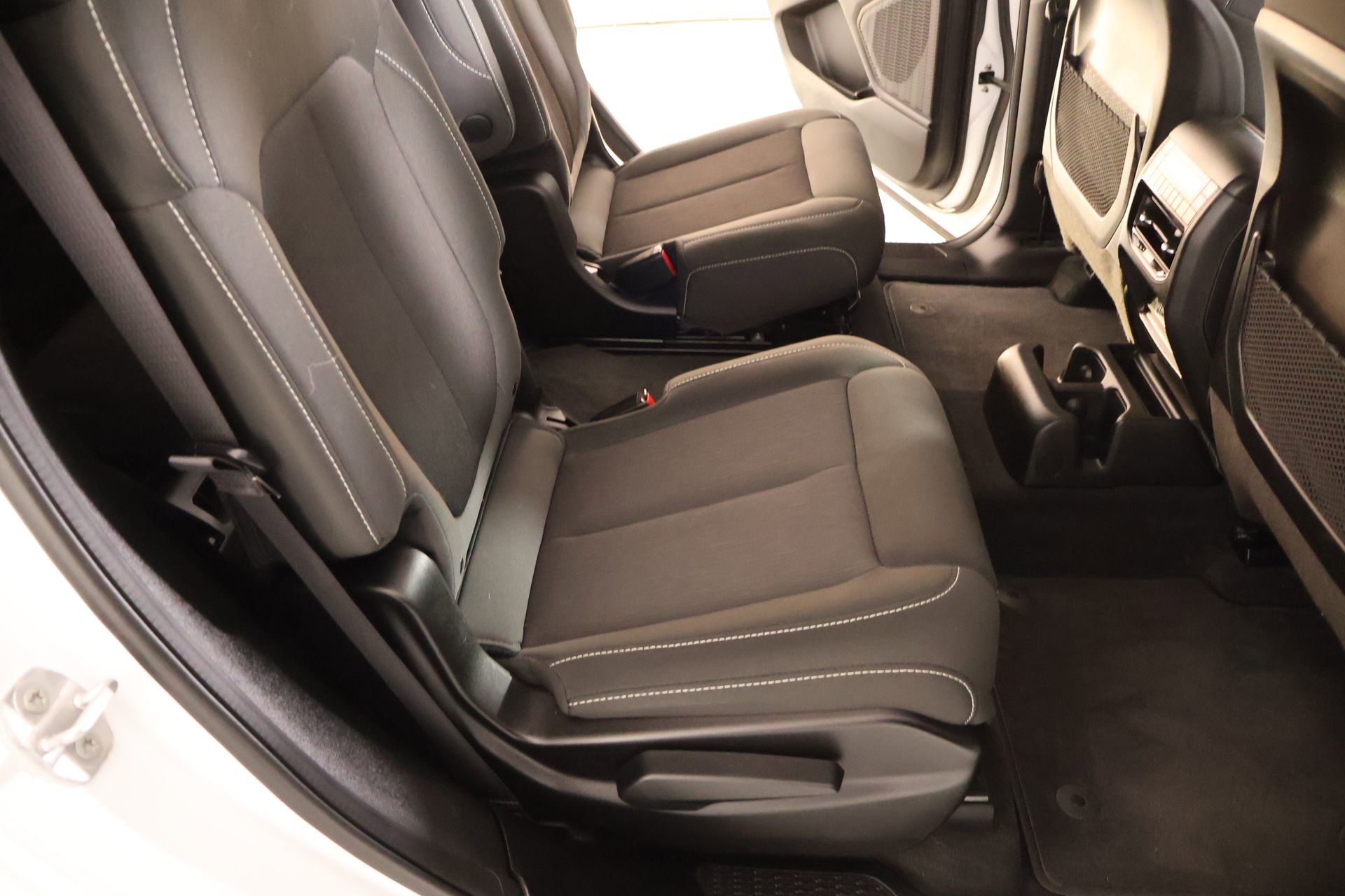 Used 2025 Jeep Grand Cherokee L Laredo RWD image 14