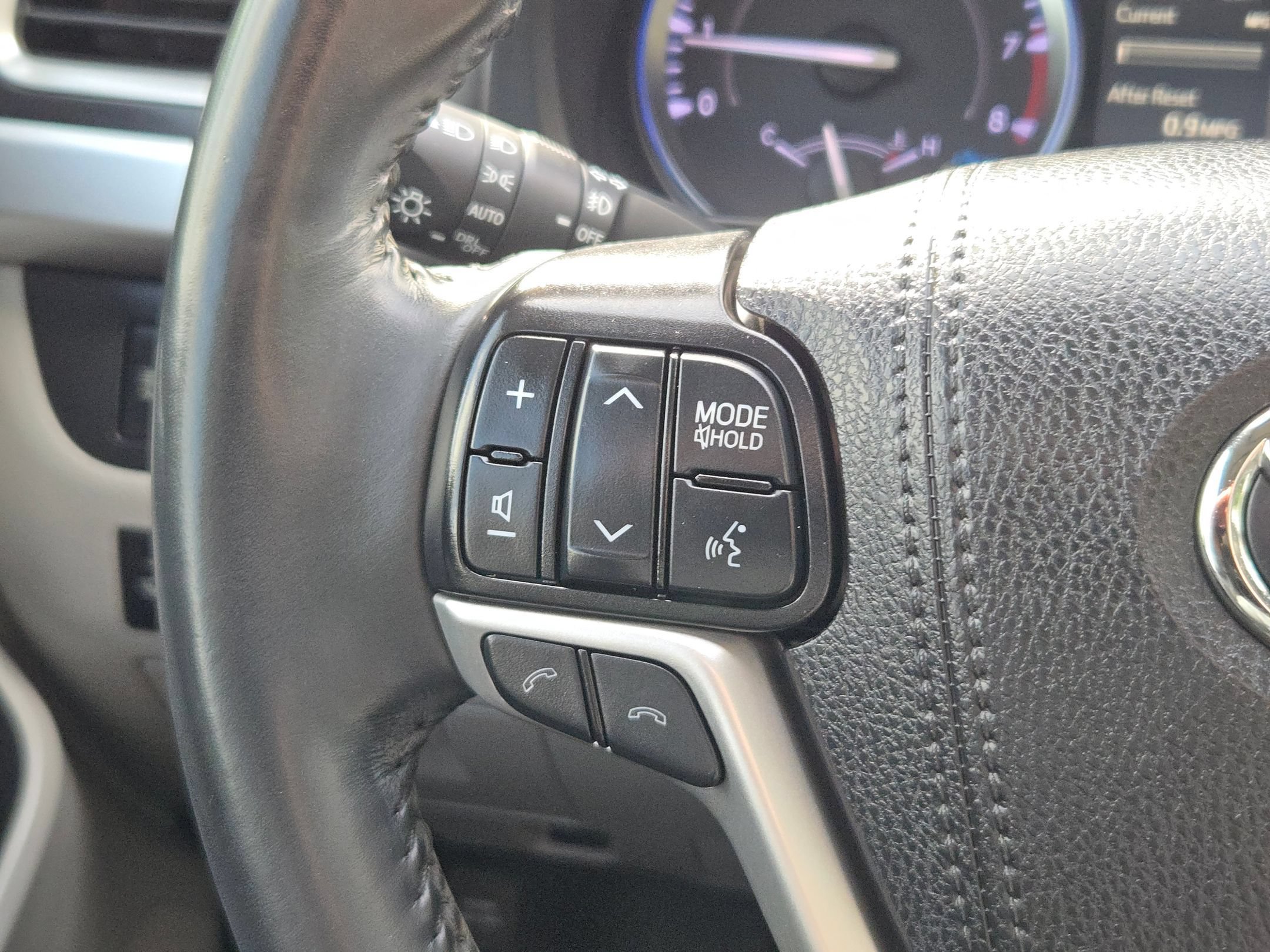 Used 2019 Toyota Highlander XLE FWD image 22