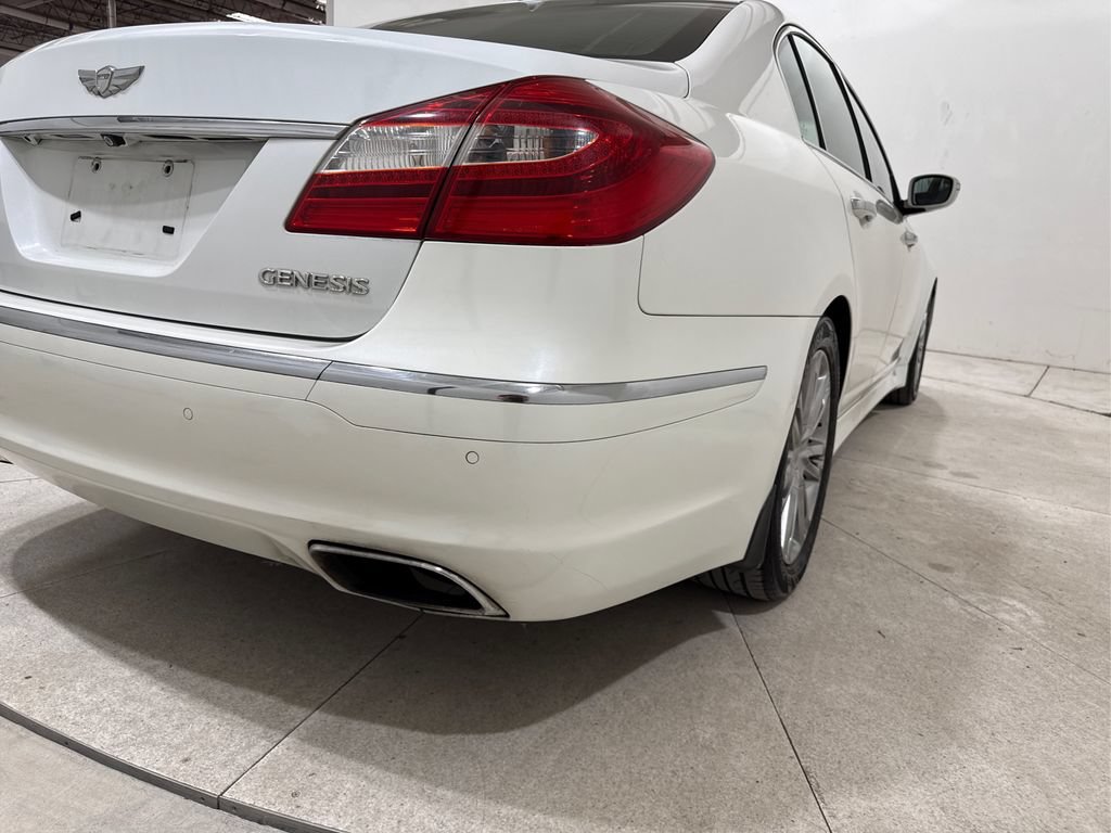 Used 2012 Hyundai Genesis 3.8 w/ Premium Pkg RWD image 21