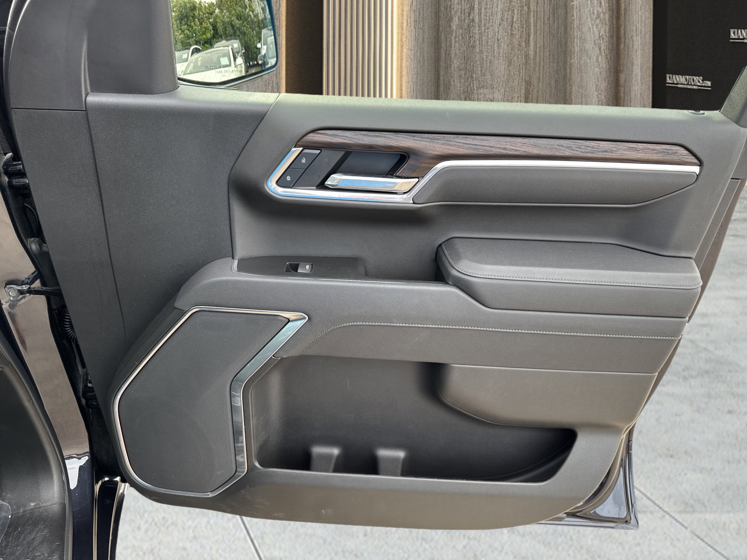 Used 2025 GMC Sierra 1500 SLT image 50