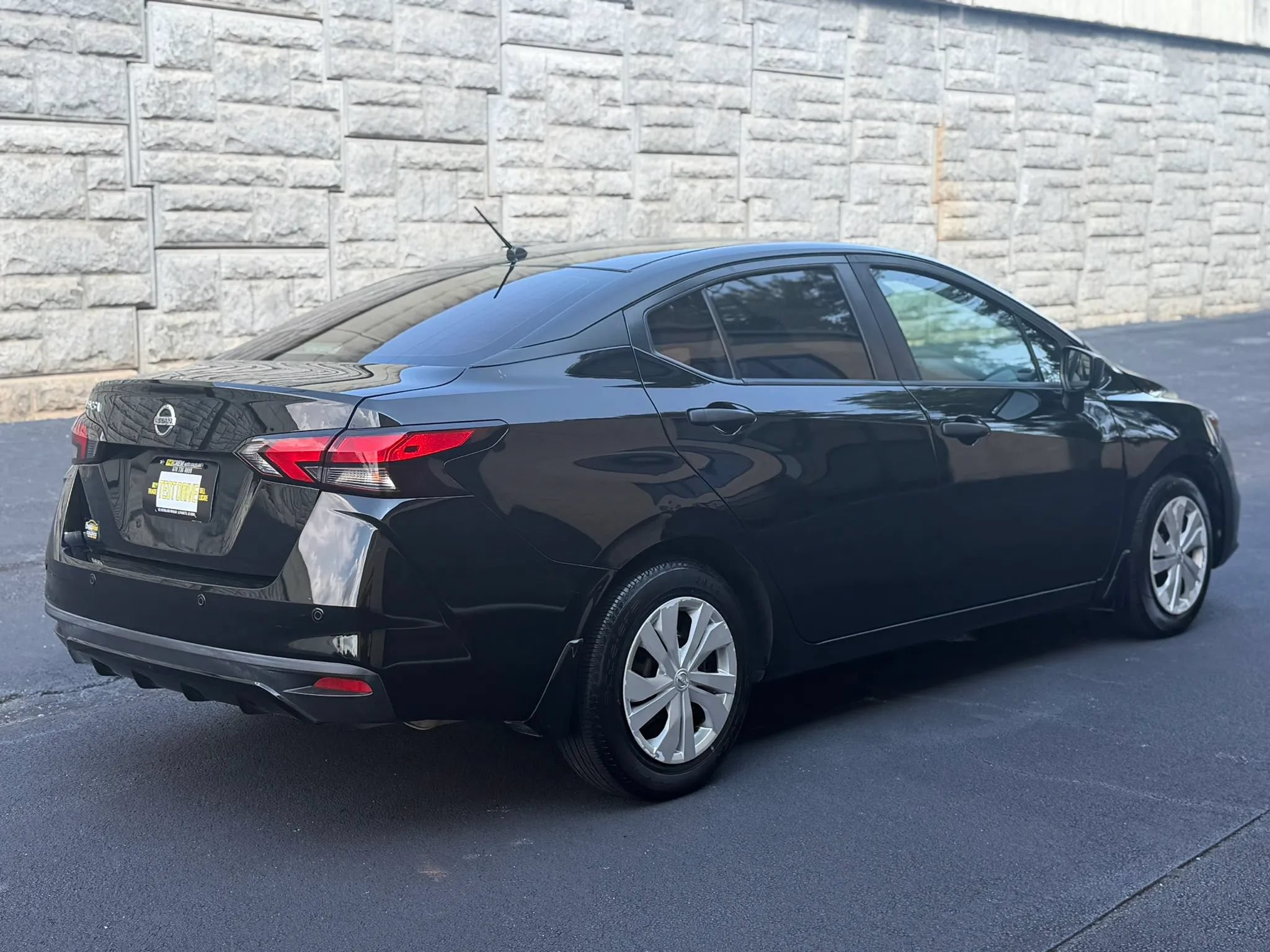 Used 2021 Nissan Versa S FWD image 7
