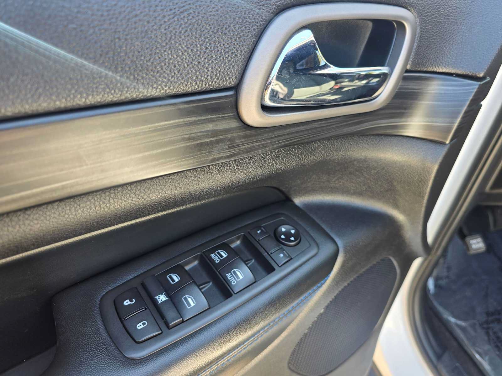 Used 2019 Jeep Grand Cherokee Laredo RWD image 21
