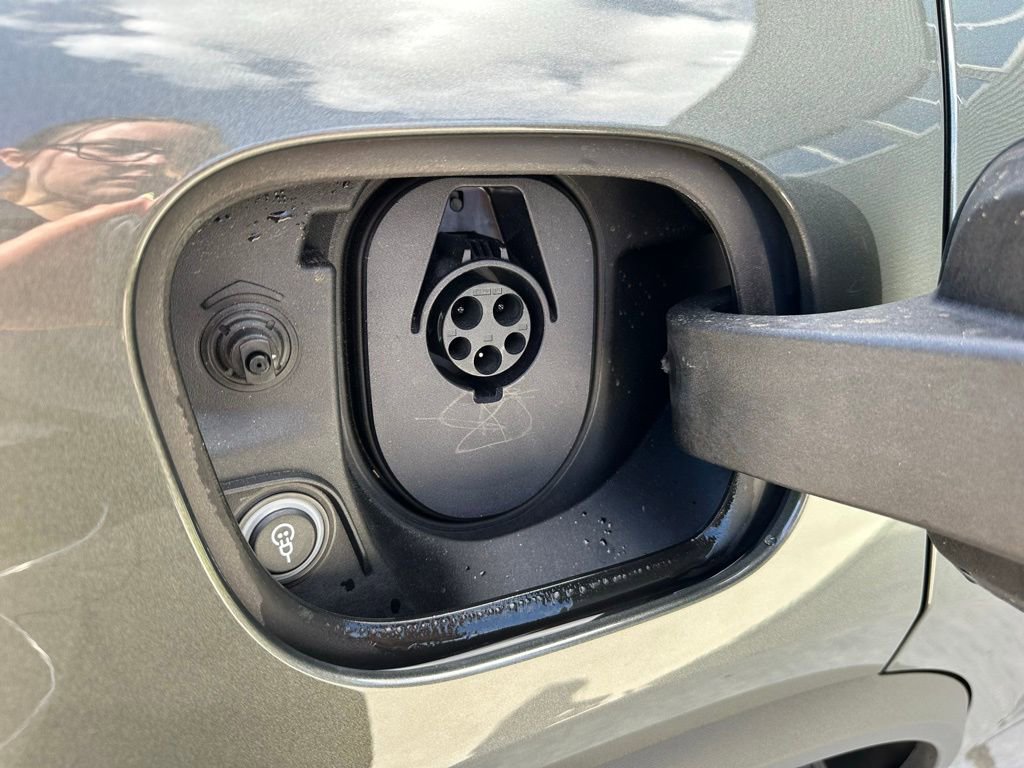 Used 2025 Porsche Macan 4 Electric image 43