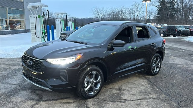 Used 2024 Ford Escape ST-Line image 2
