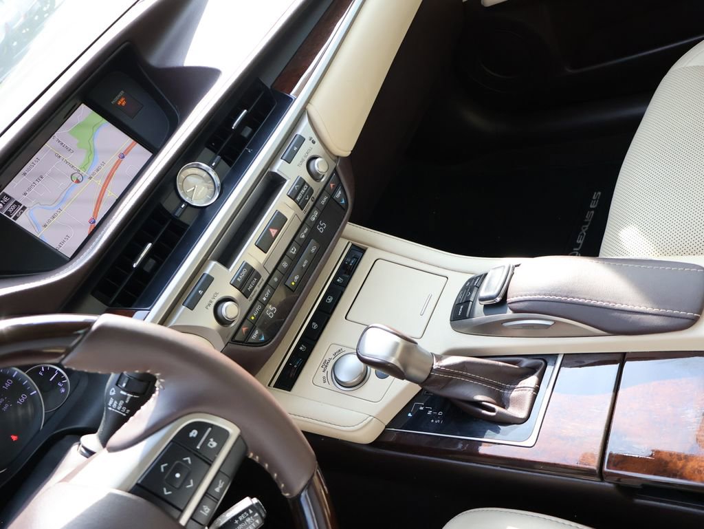 Used 2018 Lexus ES 350 w/ Luxury Package w/Wood Trim FWD image 19