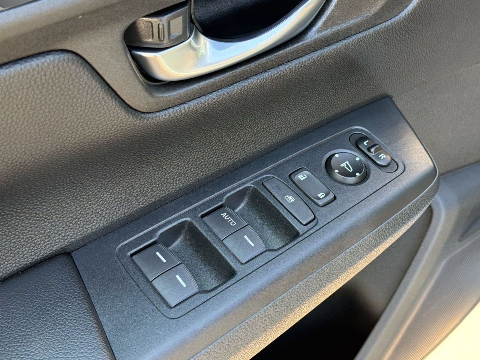 Used 2025 Honda CR-V LX image 26