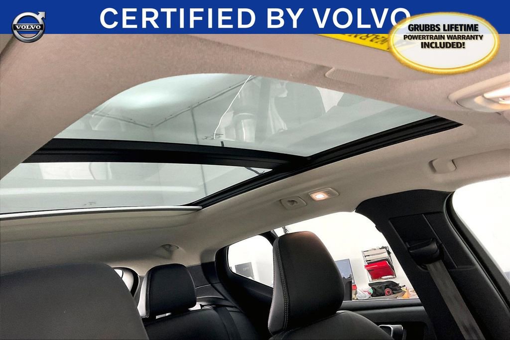 Used 2023 Volvo XC40 B4 Plus image 20