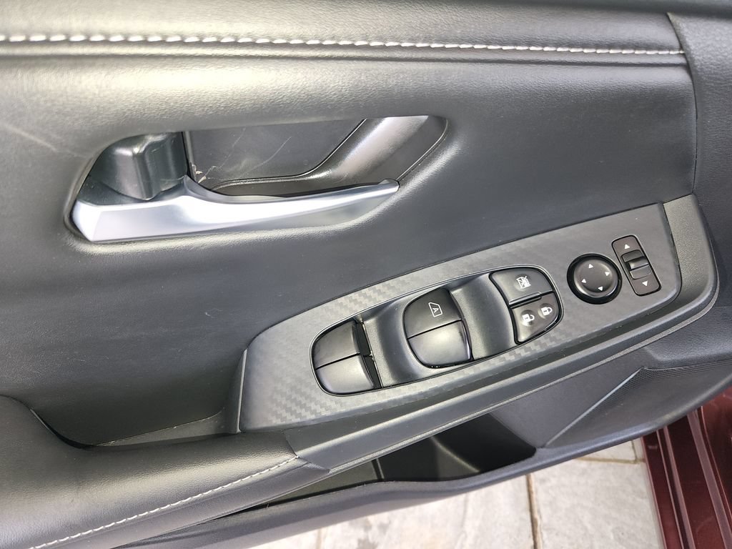 Used 2025 Nissan Sentra SV FWD image 28