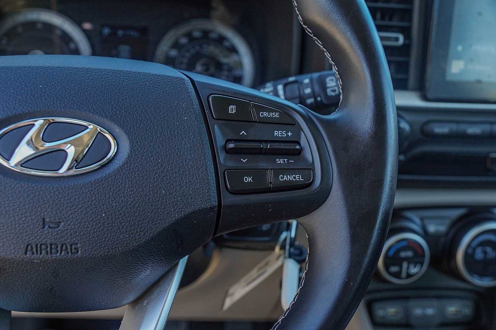 Used 2022 Hyundai Venue SEL image 14