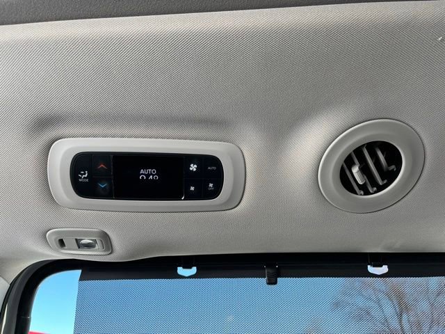 Used 2021 Chrysler Pacifica Limited image 26