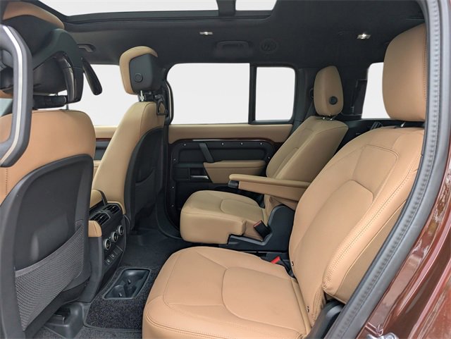 New 2025 Land Rover Defender 130 X-Dynamic SE image 6
