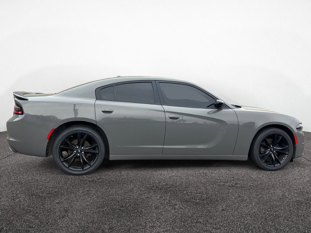 Used 2018 Dodge Charger SXT w/ Blacktop Package RWD image 6