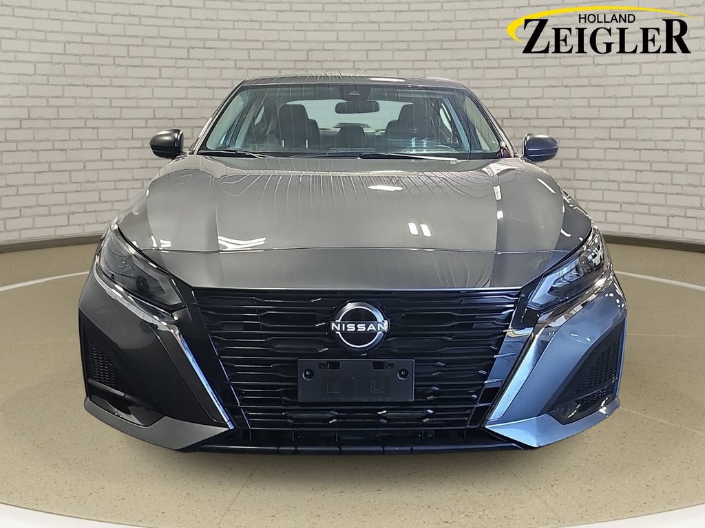 Certified 2025 Nissan Altima 2.5 SV FWD image 2