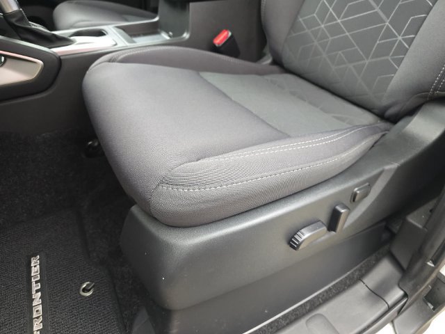 Used 2025 Nissan Frontier SV RWD image 23