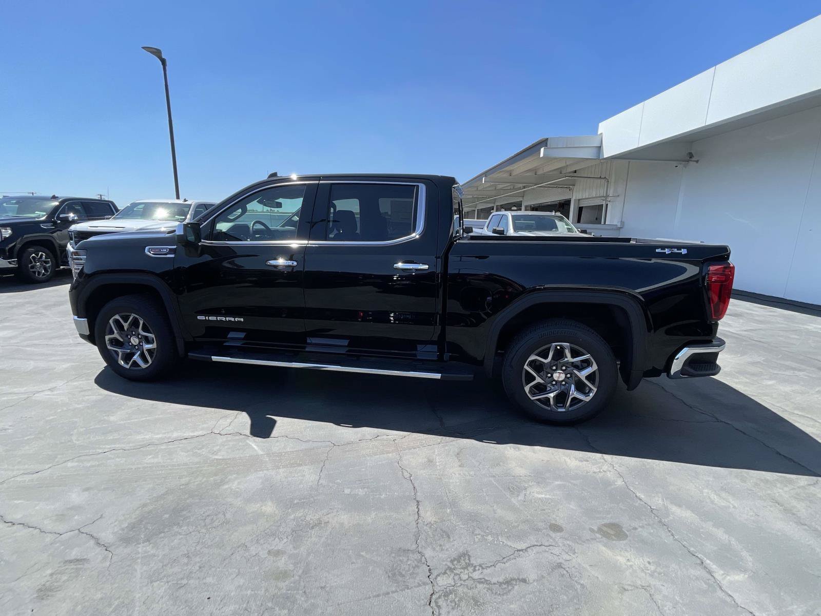 New 2026 GMC Sierra 1500 SLT w/ SLT Premium Package AWD/4WD image 8