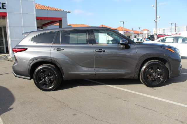 Used 2022 Toyota Highlander LE FWD image 19