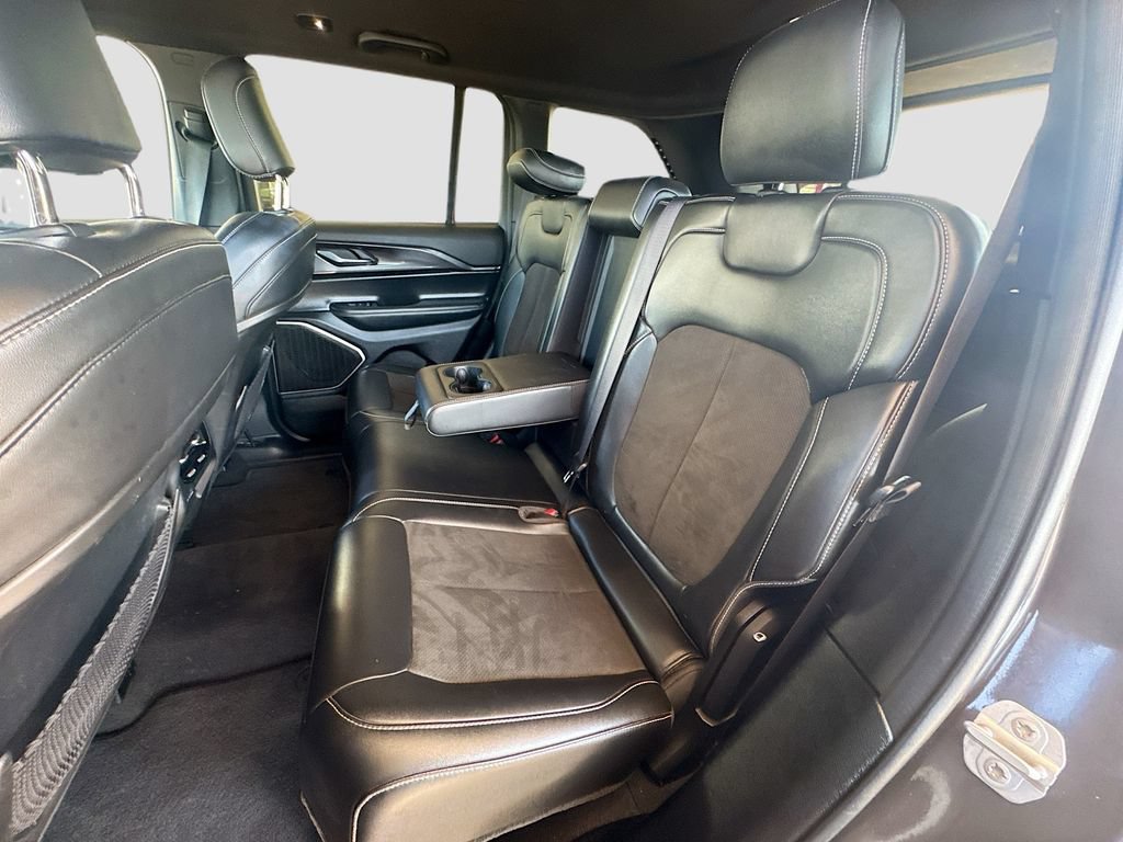 Used 2022 Jeep Grand Cherokee Altitude AWD/4WD image 28